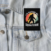 Badge Graphisme Rétro Bigfoot Sasquatch Squatchin (Insitu)