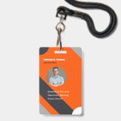 Badge ID de l'employé moderne avec code QR de sécurité d (Avant avec lanière)
