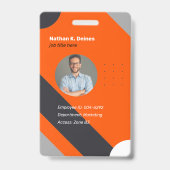Badge ID de l'employé moderne avec code QR de sécurité d (Avant)