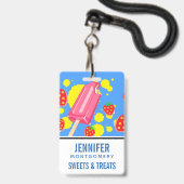 Badge Illustration d'un bâtonnet glacé rose et de fraise (Arrière avec lanière)