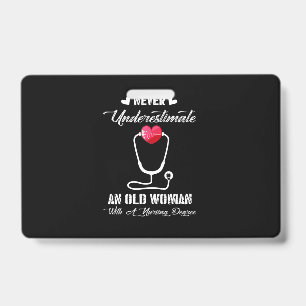 Badge Infirmière Cadeau Ne sous-estimez jamais la viei