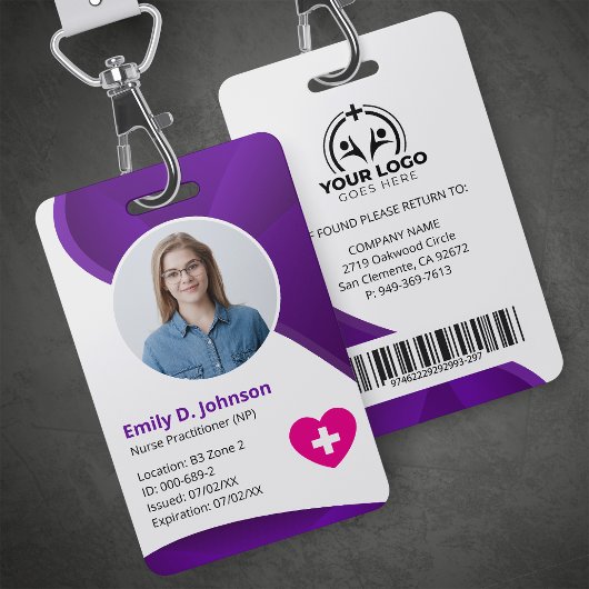 Badge Infirmière praticienne moderne pourpre NP