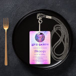 Badge Invitation d'anniversaire Disco party rose hologra<br><div class="desc">Une invitation à la fête féminine et féminine 21e (ou tout âge). Un arrière - plan de couleur holographique en violet, rose, jaune, bleu. Décoré d'une boule de disco colorée. Texte : Faisons la fête ! Personnalisez et ajoutez un nom et des détails du parti. Le nom est écrit avec...</div>