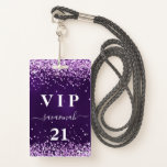 Badge Invitation vip rose violet à l'anniversaire<br><div class="desc">Un badge moderne, élégant et glamour pour une fête d'anniversaire de 21e (ou tout âge). Un arrière - plan violet profond avec des confettis violets et roses. La couleur arrière - plan violette est inégale. Personnalisez et ajoutez un nom. Le nom est écrit avec un script de style moderne écrit...</div>