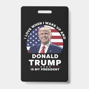 Badge J'adore quand je me réveille et que Donald Trump e