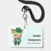 Badge Joli Cochon de Conte de Fées Vert en Tenue Élégant (Avant avec lanière)