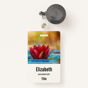 Badge Jolie photo d'une fleur de Lotus dans un étang
