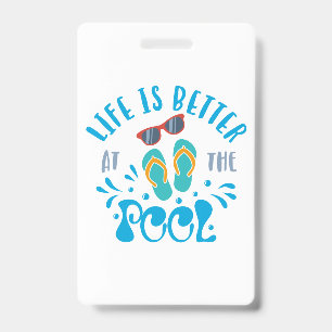 Badge La vie est meilleure à la piscine, joli design est