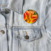 Badge Lily Orange Tiger (En situation)