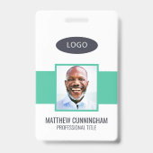 Badge Logo couleur moderne personnalisé, nom de l'employ (Avant)