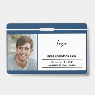 Badge Logo de l'employé texte et code nu modèle