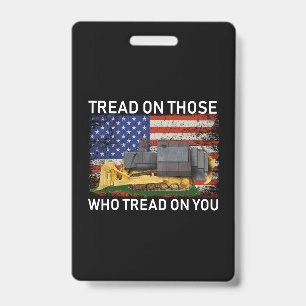 Badge marchez sur ceux qui vous marchent dessus T-Shirt