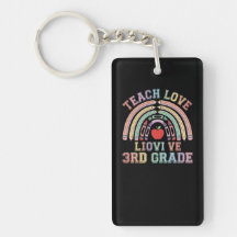 Badge met 'Teach Love 3rd Grade' voor leraren