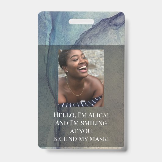 Badge Moi vous souriant derrière ce masque ! Bleu Violet (Avant)
