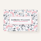 Badge Motif de fleurs rose et gris d'aquarelles (Devant)