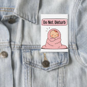 Badge Ne pas déranger - mignon comique Doodé d'humeur (Insitu)