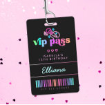 Badge Neon Glow Karaoke Anniversday VIP Pass Fête Person<br><div class="desc">Karaoke anniversaire VIP Pass avec un microphone fluorescent,  la typographie de l'arc-en-ciel néon,  des coeurs brillants et d'autres accents sur un arrière - plan noir.</div>