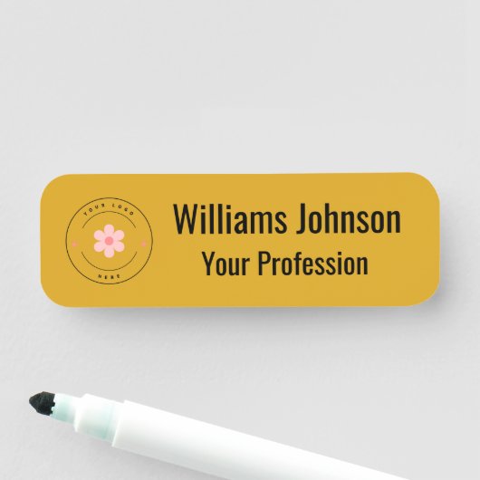 Badge Nom de l'employé avec Logo Personnalisé (En situation)