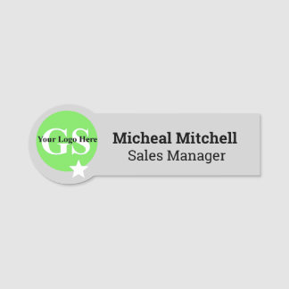 Badge nominatif d'employé de l'entreprise avec log