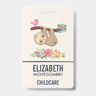 Badge Paresseux brun mignon suspendu à l'envers