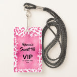 Badge Passe Invitation rose Leopard Sweet 16e anniversai<br><div class="desc">Un élégant faux papier rose recouvre un motif empreinte de léopard sauvage rose et blanc sur cette invitation de fête d'anniversaire sweet sixteen VIP pass imprimé sur un badge plastique unique - commande avec ou sans cordon. CORRESPONDANCE d'objets dans notre collection.</div>