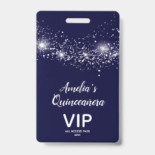 Badge Passe VIP Invitation de Quinceañera sur fond bleu 