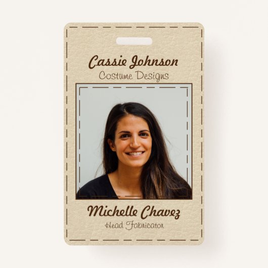 Badge Photo Brown blanc et blanc moderne en cuir Faux (Devant)