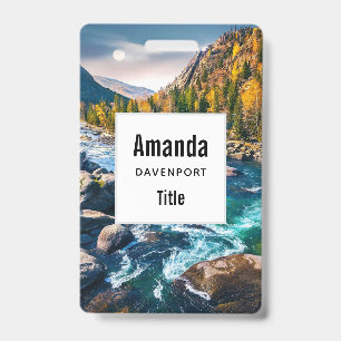 Badge Photo de paysage de rivière et de montagnes