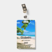 Badge Photo d'un bel invité de plage tropicale ensoleill (Arrière avec clip)