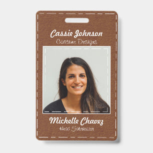 Badge photo en cuir brun moderne