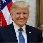 Badge Photo Sculpture 45 le Président Donald Trump<br><div class="desc">Vérifiez la conception de Classieladiee ! Personnalisez vos propres marchandises sur n'importe lequel de mes produits simplement en cliquant sur sur le bouton de personnaliser pour insérer votre propre nom ou texte pour faire un produit unique. Essayez d'ajouter le texte utilisant de diverses polices et regardez une prévision de votre...</div>