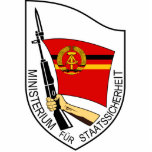 Badge Photo Sculpture Stasi - DDR - RDA (République démocratique alleman<br><div class="desc">Emblem des Ministeriums für Staatssicherheit der DDR (Deutsche Demokratische Republik)

Emblème de la Stasi (Ministère de la Sécurité d'État) - RDA (République démocratique allemande)</div>