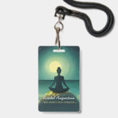 Badge Pose de méditation de yoga sur roche pleine lune é (Avant avec lanière)