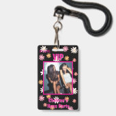 Badge Retro Black & Pink Daisy Hen Party VIP Pass (Avant avec lanière)
