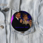 Badge Rond 10 Cm aimez celui-ci, Daniel et Mary "2009 " (En situation)
