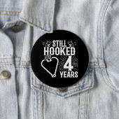 Badge Rond 10 Cm Amusant Couples mariés 4 ans (En situation)