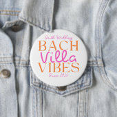 Badge Rond 10 Cm Bach Villa Vibes - Pink and Orange Tropical (En situation)