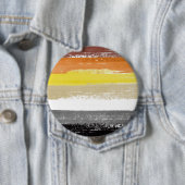 Badge Rond 10 Cm Bear Pride Paint Stripes (En situation)