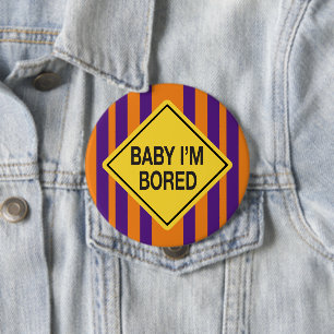 Badge Rond 10 Cm Bébé Je suis Bored Orange Purple Stripes