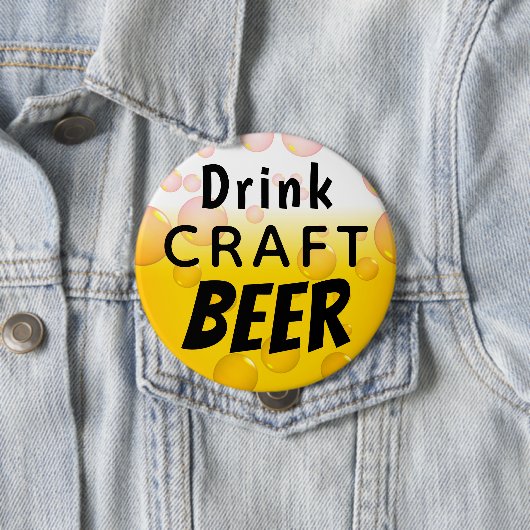 Badge Rond 10 Cm Boire de la bière d'artisanat (En situation)