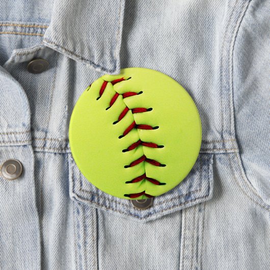 Badge Rond 10 Cm Boule jaune du base-ball (En situation)