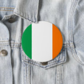 Badge Rond 10 Cm Bouton avec drapeau d'Irlande (En situation)