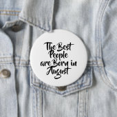 Badge Rond 10 Cm Bouton d'anniversaire de "août" (En situation)