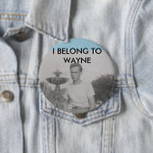 Badge Rond 10 Cm Bouton de Wayne (En situation)