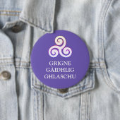 Badge Rond 10 Cm Bouton Grigne Gàidhlig Ghlaschu (En situation)