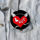 Badge Rond 10 Cm Bouton Love Tattoo (En situation)