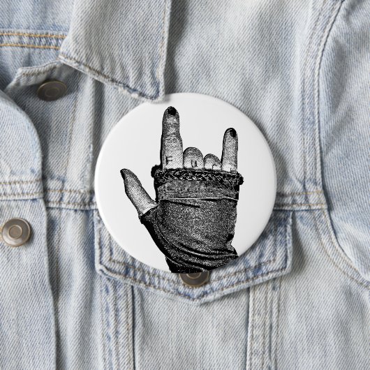 Badge Rond 10 Cm Bouton main de roche (En situation)