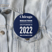 Badge Rond 10 Cm Bouton Marathon de Chicago 2022 (En situation)