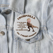 Badge Rond 10 Cm Bouton Trumpzilla (En situation)