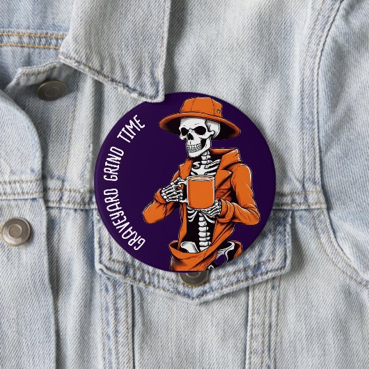 Badge Rond 10 Cm Boutons d'Halloween, cimetière heure squelette (En situation)